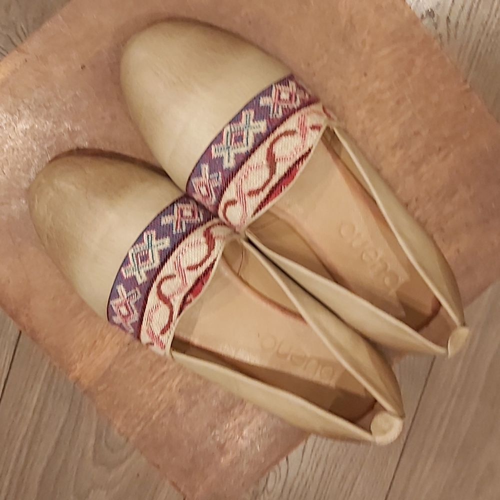 Bueno Beige Leather Flats with Multicolor Embroidered Accent - Picture 7 of 8